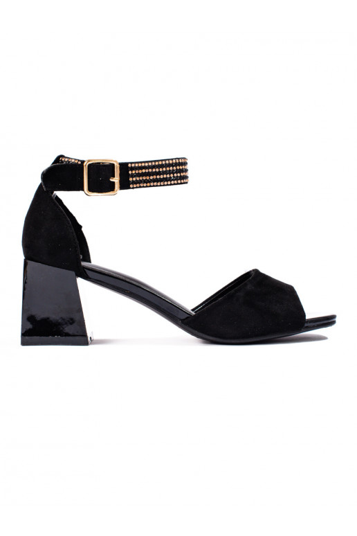 Juodos spalvos sandalai  žemu kulnu