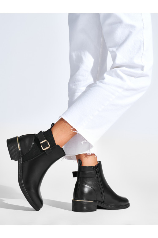   juodos spalvos batai su sagtimis