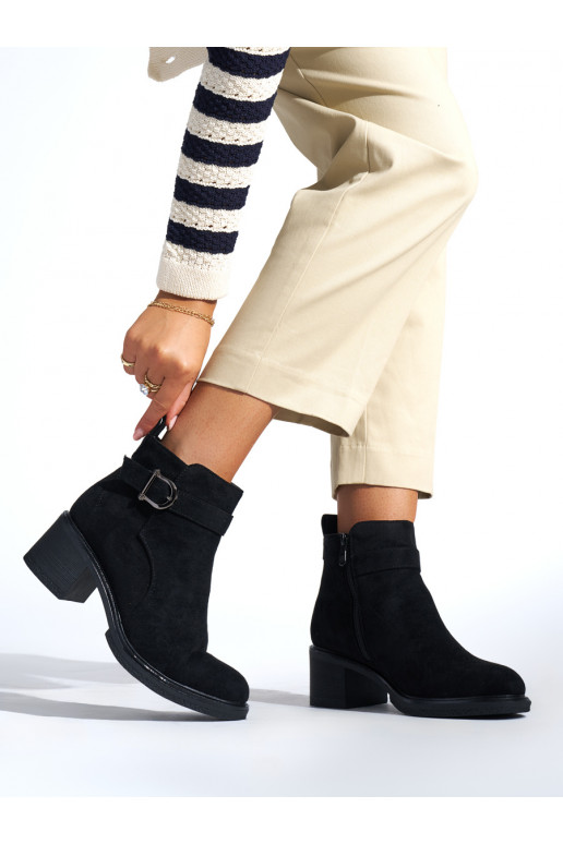 Juodos spalvos moteriški batai Juodos spalvos moteriški batai