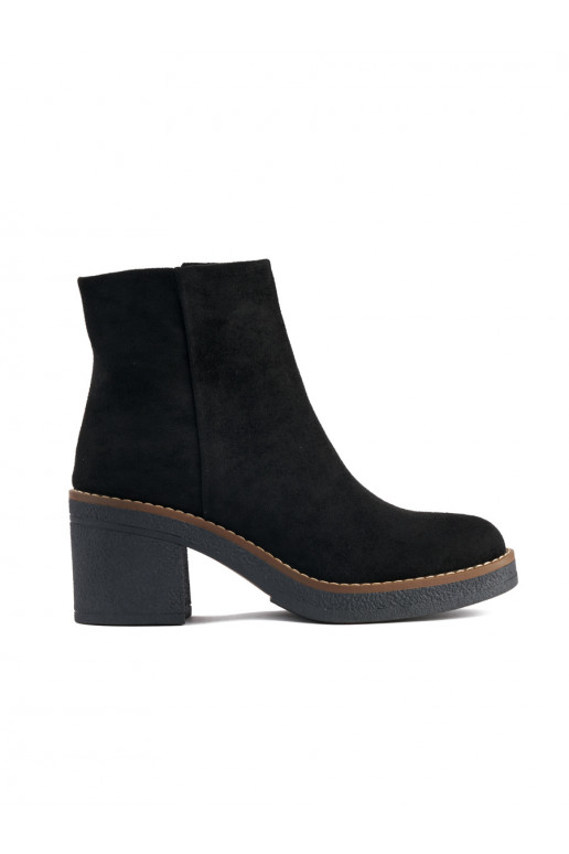 Juodos spalvos moteriški batai ant kulno Juodos spalvos moteriški batai ant kulno