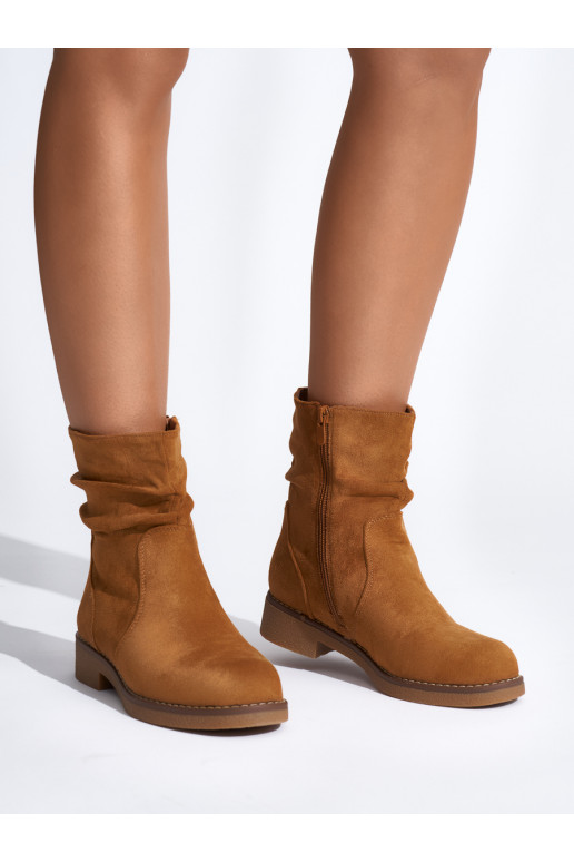 rudos spalvos kaubojiško stiliaus batai