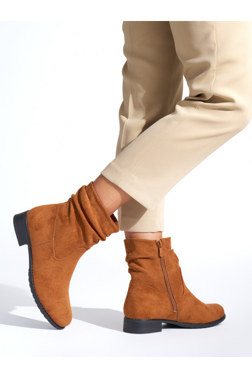 rudos spalvos kaubojiško stiliaus batai