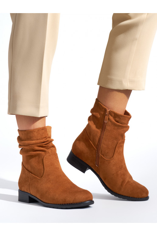 rudos spalvos kaubojiško stiliaus batai