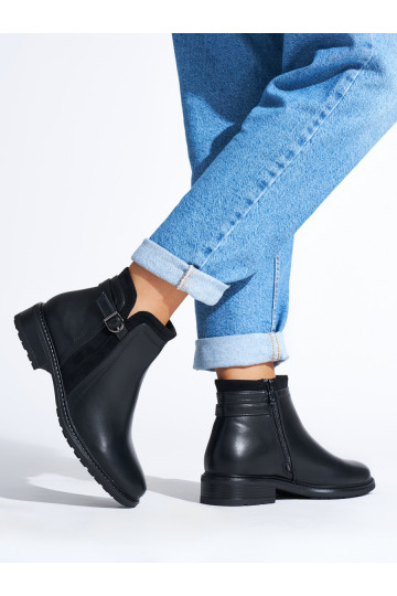 Juodos spalvos moteriški batai  2