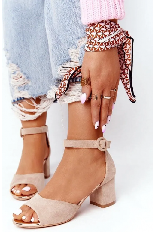 Moteriškos basutės su kulniukais...