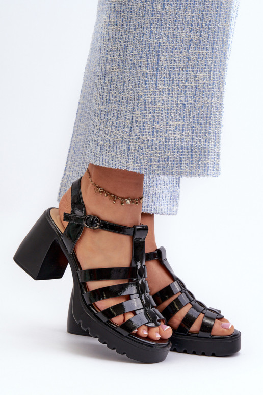 Moteriškos aukštakulnės basutės...