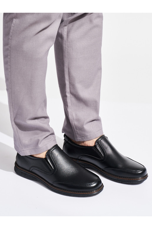  juodos spalvos pusbačiai 