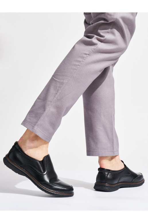  juodos spalvos pusbačiai 