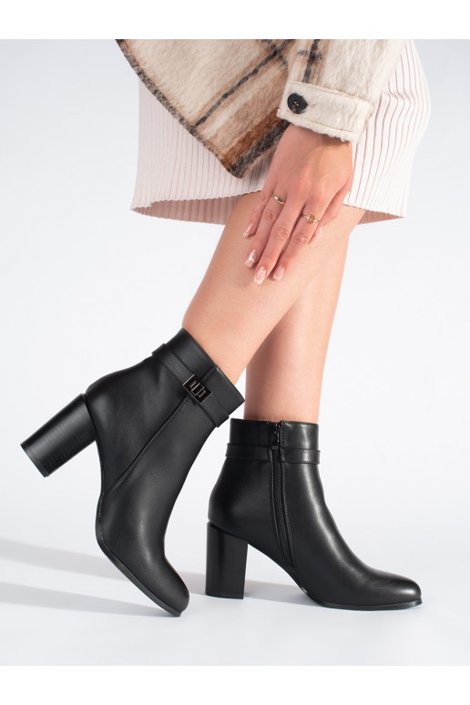 Juodos spalvos batai  Sergio Leone