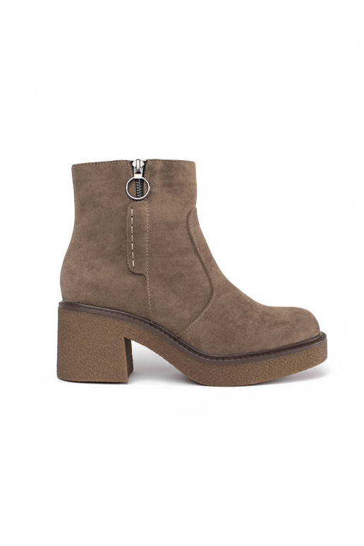 smėlio spalvos iš zomšos batai ant kulno Sergio Leone