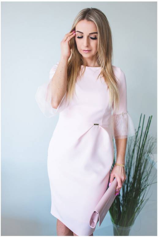 Rausvos spalvos suknelė su puošniomis... Rausvos spalvos suknelė su puošniomis...