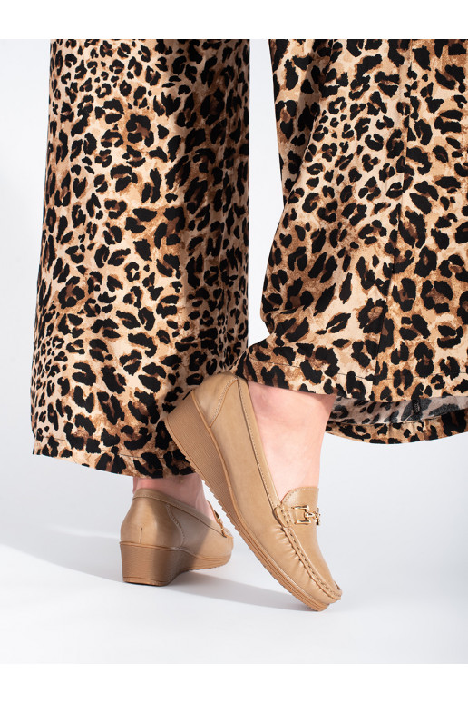 smėlio spalvos moteriški mokasinai su sagtimis