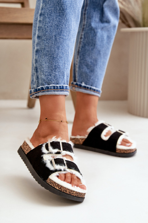  Šlepetės Šlepetės su sagtimis ir kailiuku Juodos spalvos Ezilena