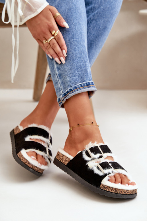  Šlepetės Šlepetės su sagtimis ir kailiuku Juodos spalvos Ezilena