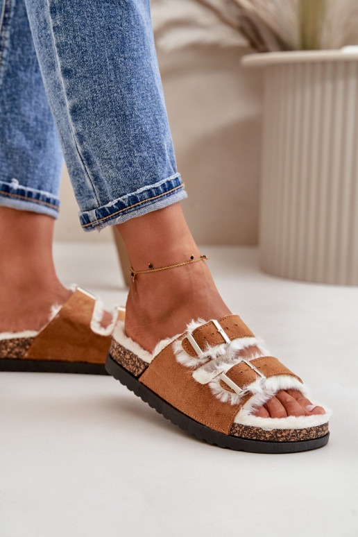  Šlepetės Šlepetės su sagtimis ir kailiuku rudos spalvos Ezilena