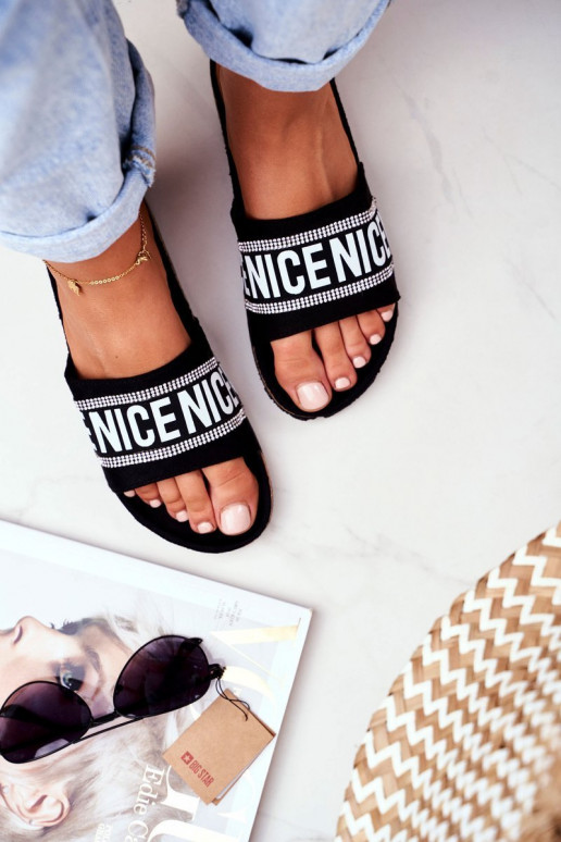 Šlepetės su tviskančiomis akutėmis juodos spalvos Be Nice