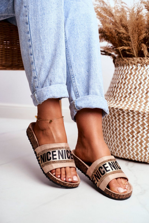 Šlepetės su tviskančiomis akutėmis smėlio spalvos Be Nice