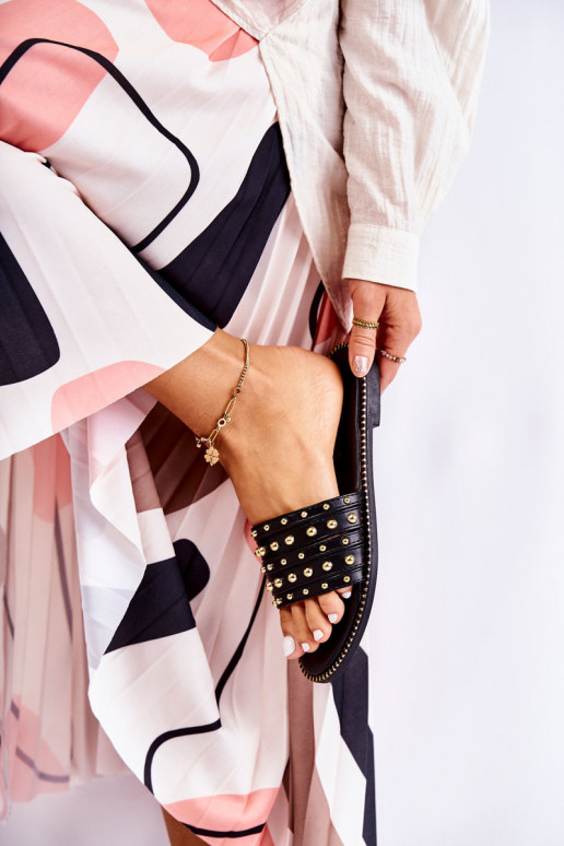 Odinės šlepetės su ornamentais juodos spalvos Brien