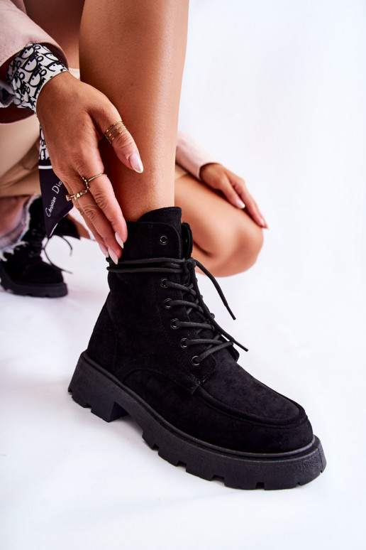 iš zomšos Aulinukai su dirželiais juodos spalvos Vanita