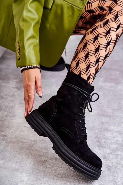 iš zomšos Aulinukai su dirželiais juodos spalvos Afra