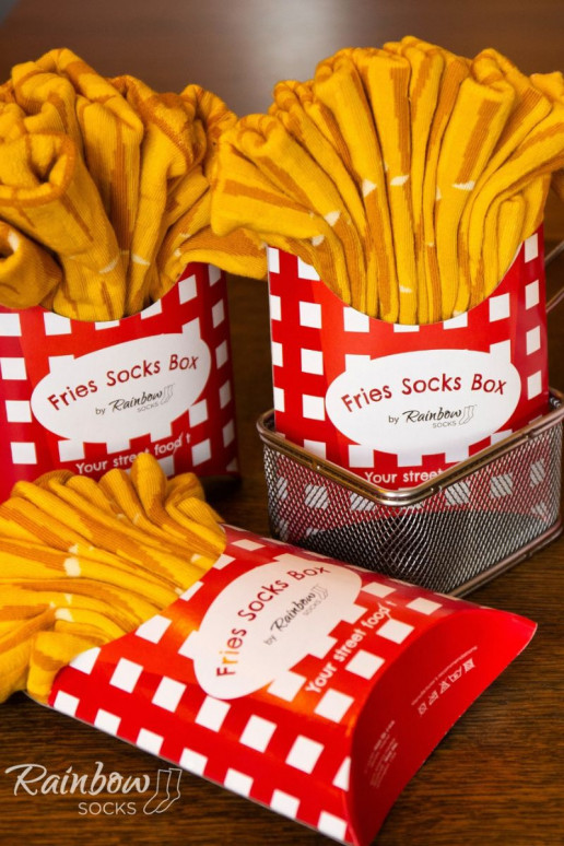 Spalvotos kojinės dėžutėje 2 poros