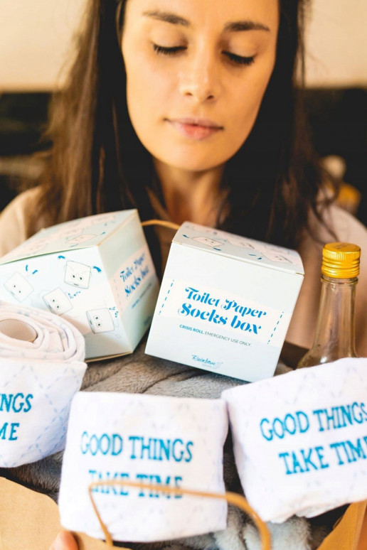 Spalvotos kojinės dėžutėje 2 poros Spalvotos kojinės dėžutėje 2 poros