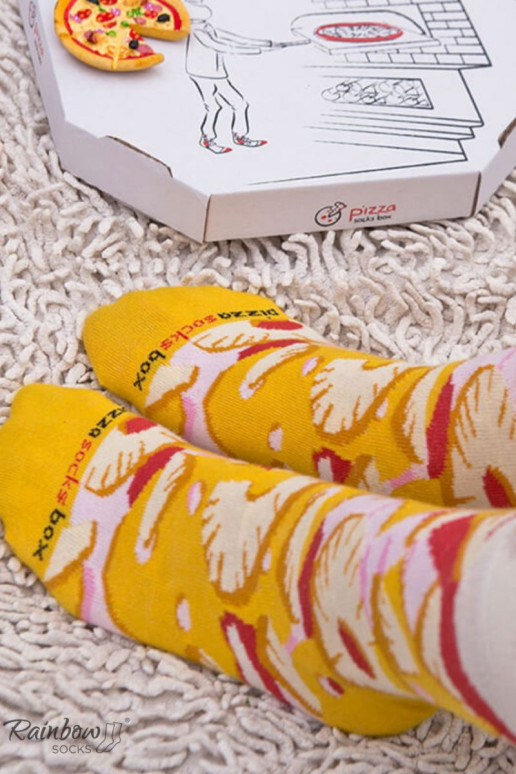 Spalvotos kojinės dėžutėje Pizza 4 poros  Spalvotos kojinės dėžutėje Pizza 4 poros
