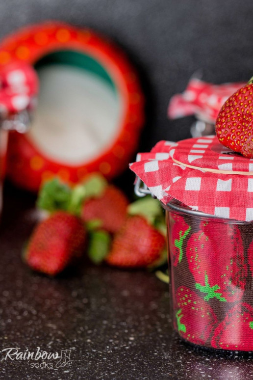 Spalvotos kojinės dėžutėje 2 poros