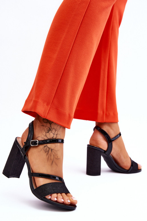 su blizgesiu Elegantiškos aukštakulnės basutės juodos spalvos Alicia