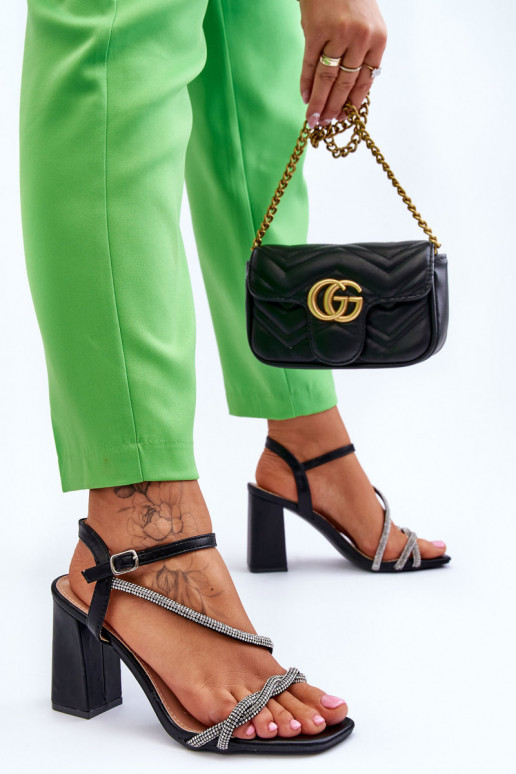 Moteriškos basutės su tviskančiomis akutėmis su kulniukais juodos spalvos Carlotta