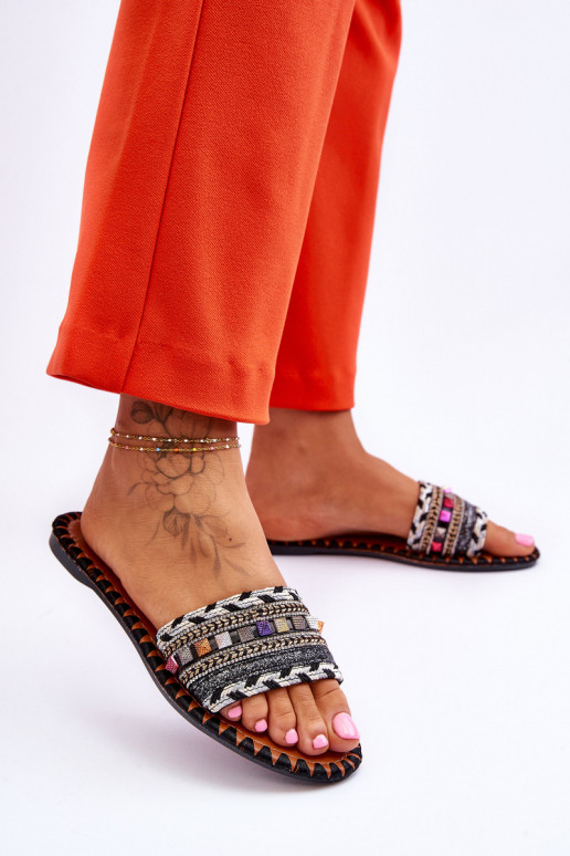 Dekoruotos Šlepetės juodos spalvos Bellisa