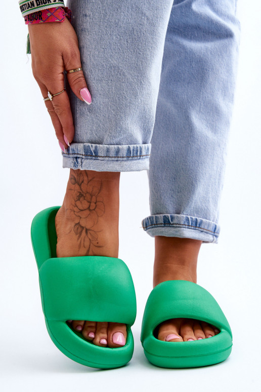 Lengvos šlepetės su paaukšintu padu žalios spalvos Milton