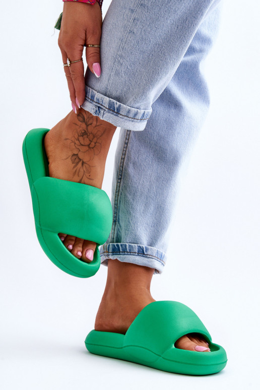 Lengvos šlepetės su paaukšintu padu žalios spalvos Milton