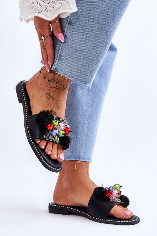 Šlepetės su dekoratyviniais karoliukais S.Barski KV-2775-47 juodos spalvos