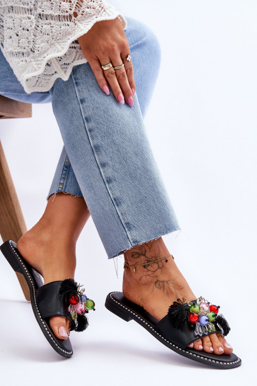 Šlepetės su dekoratyviniais karoliukais S.Barski KV-2775-47 juodos spalvos