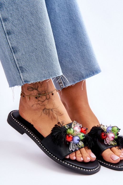 Šlepetės su dekoratyviniais karoliukais S.Barski KV-2775-47 juodos spalvos