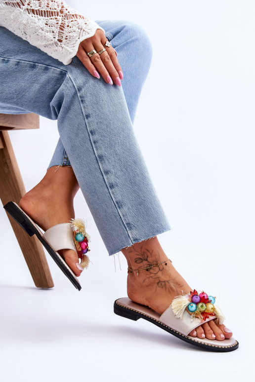 Šlepetės su dekoratyviniais karoliukais S.Barski KV-2775-47 Nude