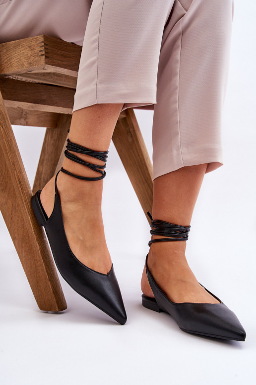 Suvarstomi smailianosiai bateliai juodos spalvos Turriso