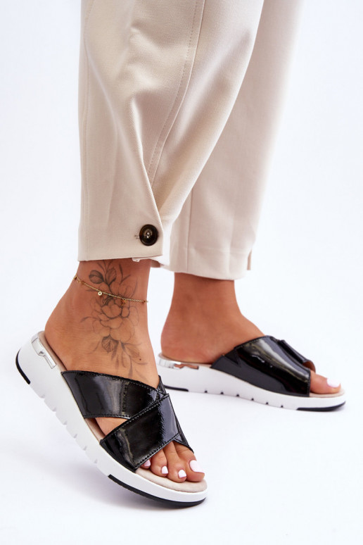 su lako efektu Šlepetės S.Barski AL22469 juodos spalvos