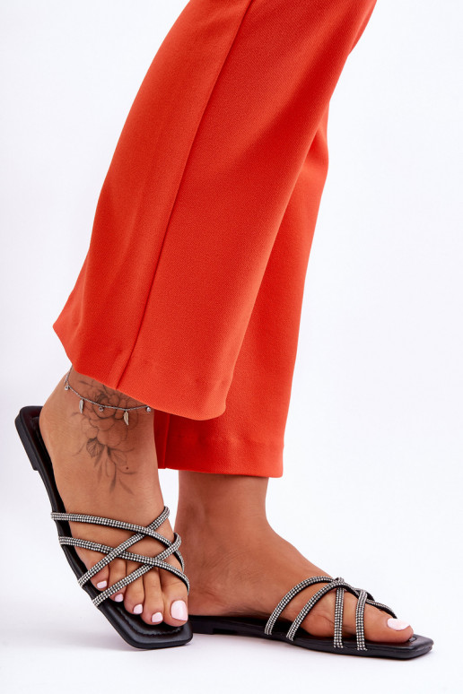 Šlepetės su dirželiais I juodos spalvos Leomi