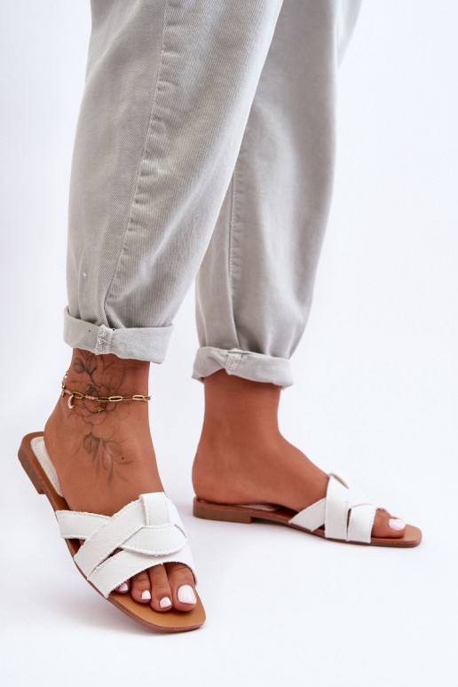 Šlepetės baltos spalvos Aversa