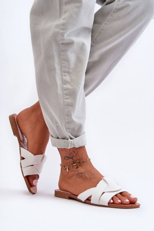 Šlepetės baltos spalvos Aversa