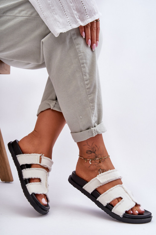 Šlepetės su lipniais užsegimais baltos spalvos Lamirose