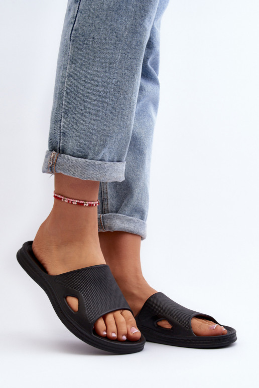  Moteriškos šlepetės Juodos spalvos Juniria