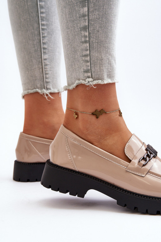 Mokasinai su lako efektu su plačiais kulniukais smėlio spalvos Ezoma