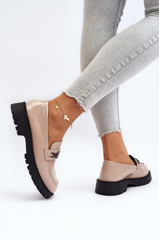 Mokasinai su lako efektu su plačiais kulniukais smėlio spalvos Ezoma