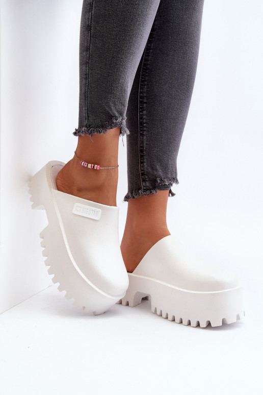 Šlepetės su madingais masyviais padais Big Star NN274015 baltos spalvos