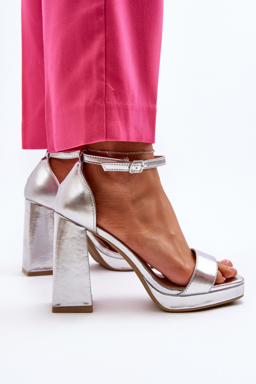 Zomšiniai aukštakulniai su kvadratiniu priekiu sidabro spalvos Merila