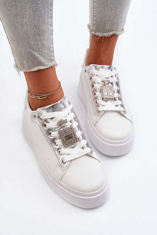 Sneakers modelio batai su ornamentais baltos spalvos Celedria Sneakers modelio batai su ornamentais baltos spalvos Celedria