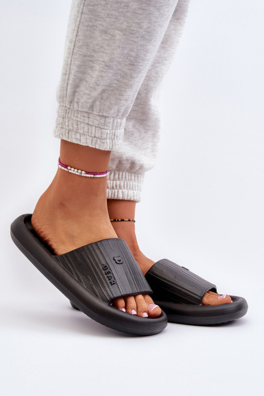 Šlepetės Lengvos šlepetės juodos spalvos Fenicva